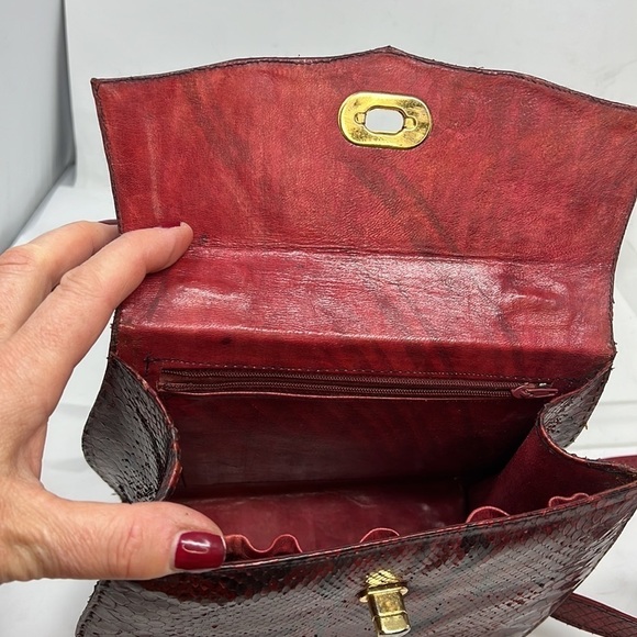 Structured Red Black Snakeskin Handbag Shoulder Bag - Picture 13 of 16